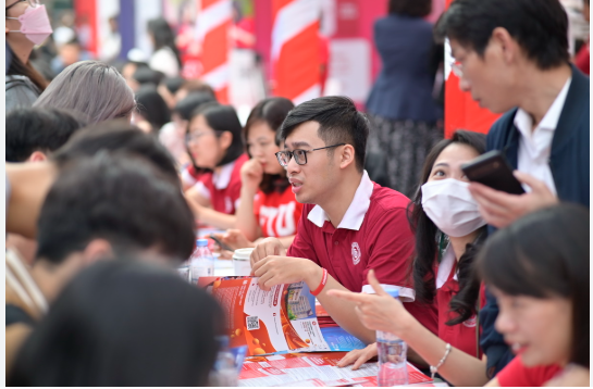 Buổi tư vấn tuyển sinh tại trường Đại học Ngoại thương