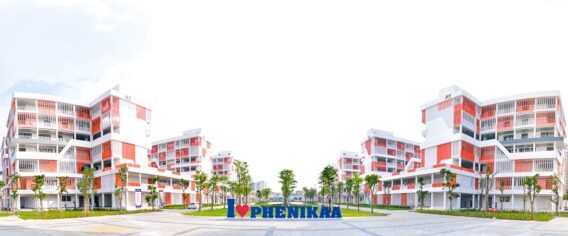 Khuôn viên rộng lớn và hiện đại của Đại học Phenikaa với không gian xanh mát, tạo môi trường học tập lý tưởng cho sinh viên. Các tòa nhà học thuật khang trang kết hợp cùng khu vực thư giãn ngoài trời, tạo nên không gian học tập năng động và sáng tạo.