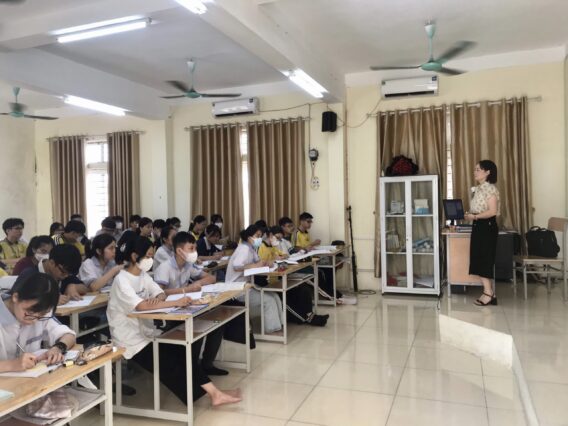 Lớp học ôn luyện chuẩn bị cho kỳ thi tuyển sinh lớp 10