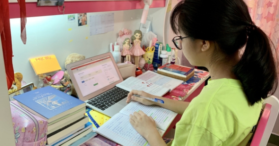 Ảnh minh họa về việc học sinh chuẩn bị tài liệu ôn tập trước kỳ thi tuyển sinh lớp 10