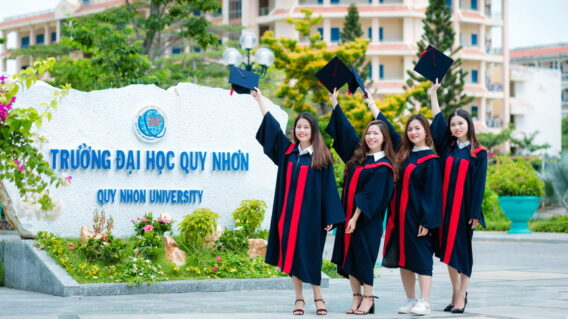 Tuyển sinh Đại học Quy Nhơn cơ hội học tập tại ngôi trường năng động miền Trung 1 Cổng trường Đại học Quy Nhơn