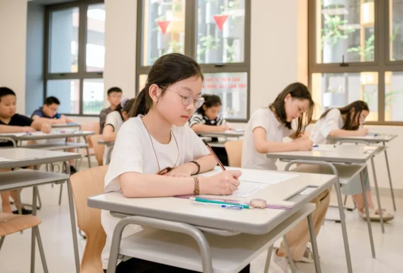 Học sinh tham gia kiểm tra đánh giá năng lực vào lớp 6