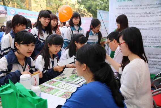 Tư vấn tuyển sinh Hỗ trợ học sinh chọn trường và ngành học phù hợp
